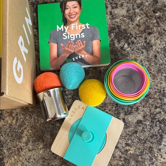 Lovevery Inspector Play Kit 7-8m - Picture 3 of 5